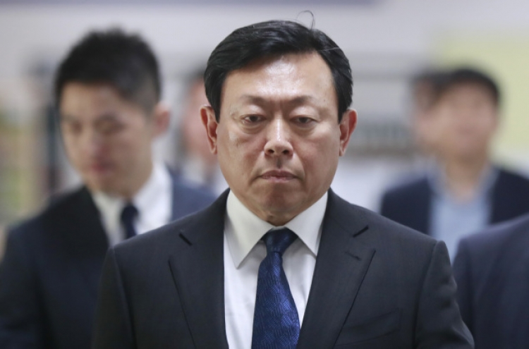 [Newsmaker] Shin solidifies grip on Lotte with reshuffle