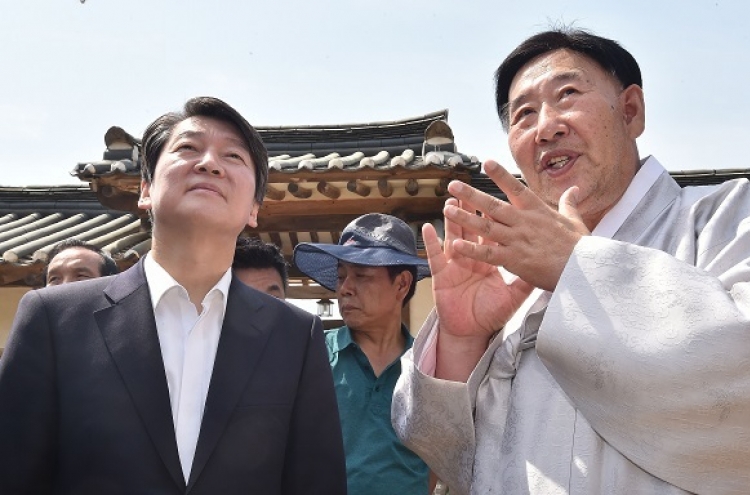 Ahn kicks off nationwide rallies to boost sluggish popularity