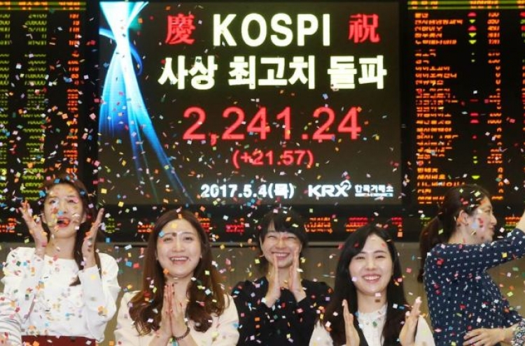 Kospi hits record-high, offsets strong dollar