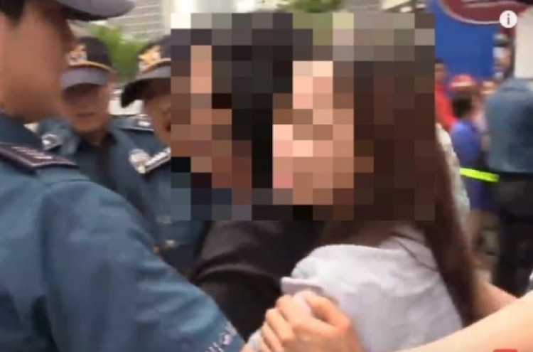 Woman arrested with knife at Hong campaign stop
