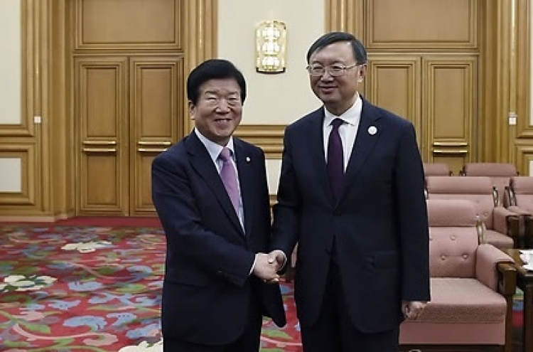 Chinese state councilor calls for efforts to recover ties with Korea under Moon admin.