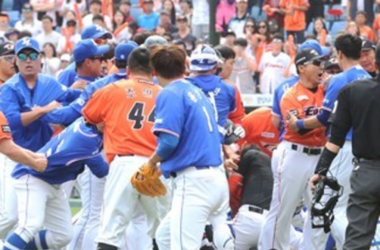 Baseball league to review bench-clearing brawl
