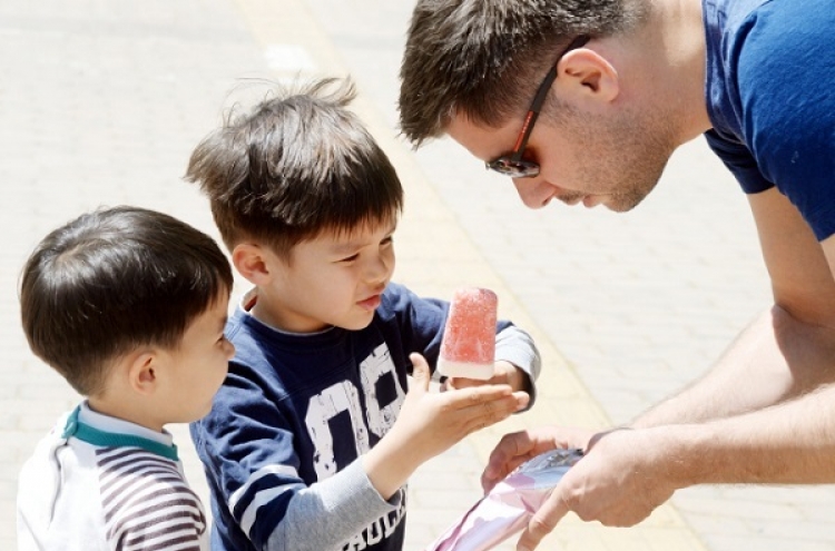 Fathers much less committed to parenting: study