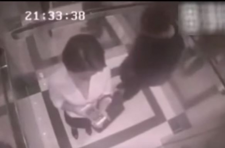(영상) 아파트 치한...기지 발휘한 여성