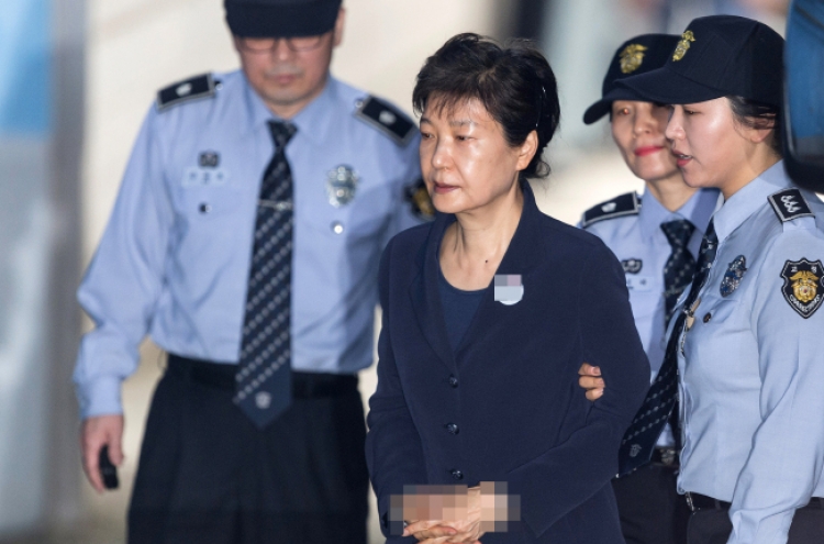 Trial begins for ousted President Park Geun-hye