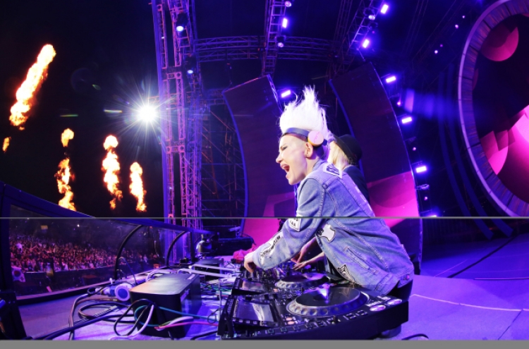 [Herald Review] Fans beat early summer heat with music at Dream Station festival