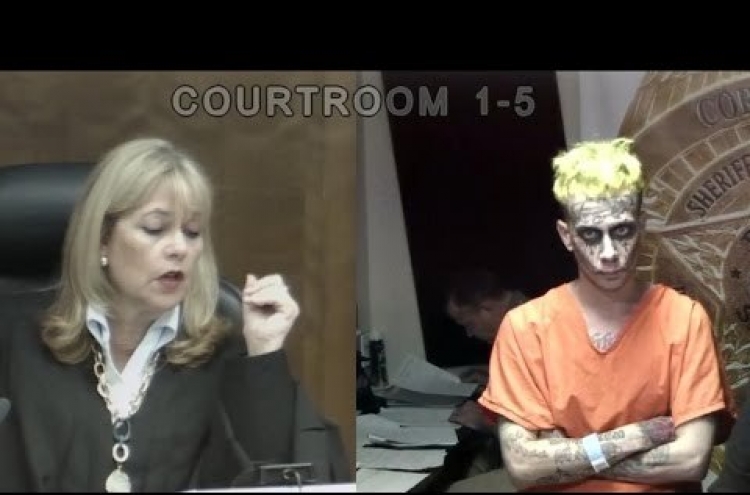 (영상) 법정에 나타난 조커...‘화들짝’