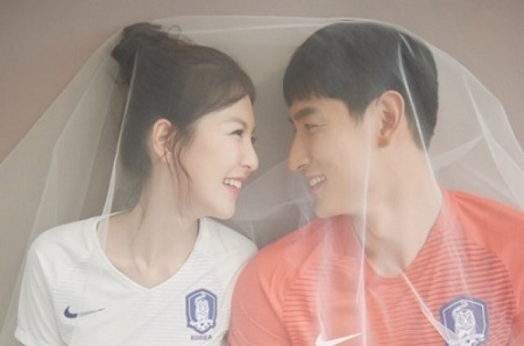 FC Augsburg forward Ji Dong-won to get married this month
