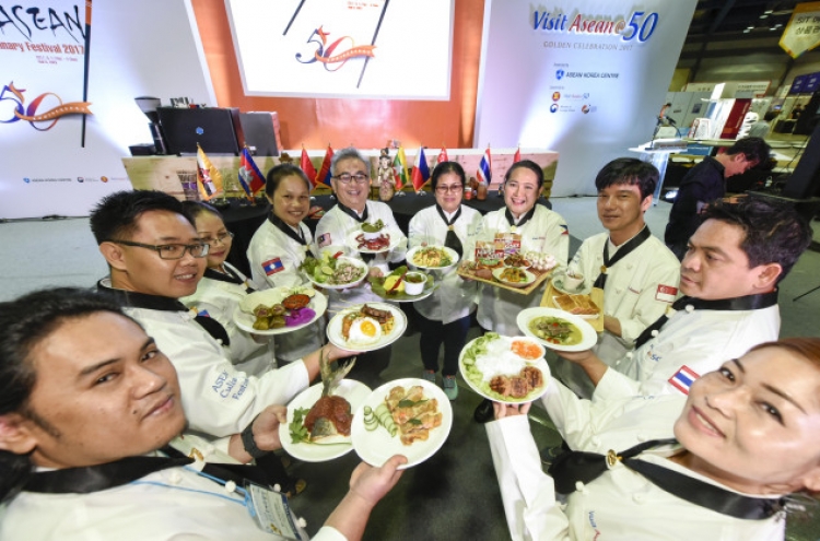 ASEAN showcases rich cuisines, tourism offers