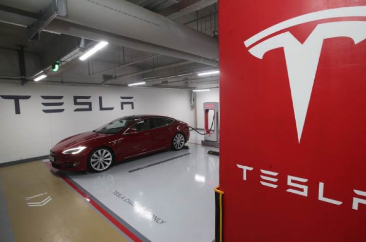 [Behind the Wheel] Tesla Model S : Is tech becoming new luxury?