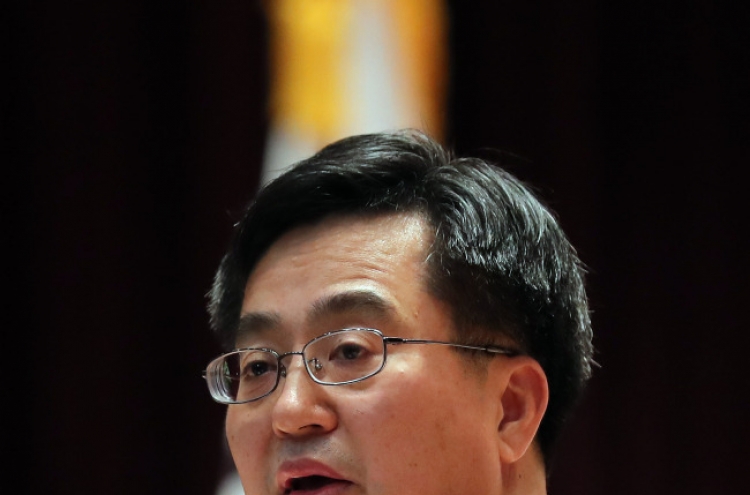 Finance minister holds talks with head of China-led regional lender