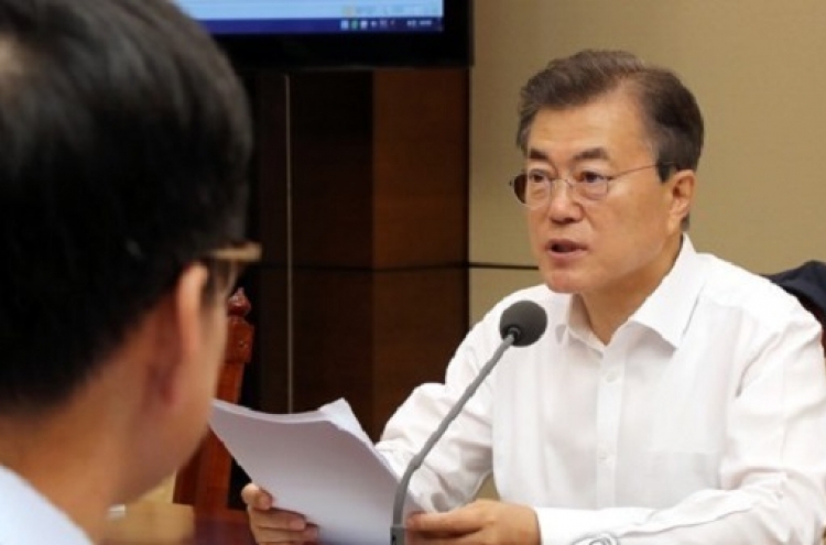 Moon's approval rating declines amid controversy over his personnel choices