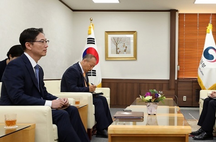 Vice unification minister meets Japan's top envoy