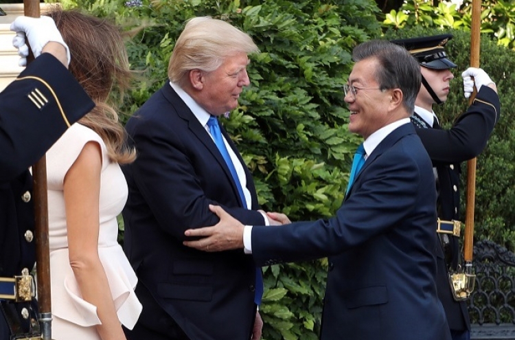 Moon, Trump hold ‘frank, serious’ talk on alliance, trade
