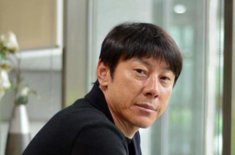 Ex-U-20 football coach to lead Korea's senior squad for World Cup