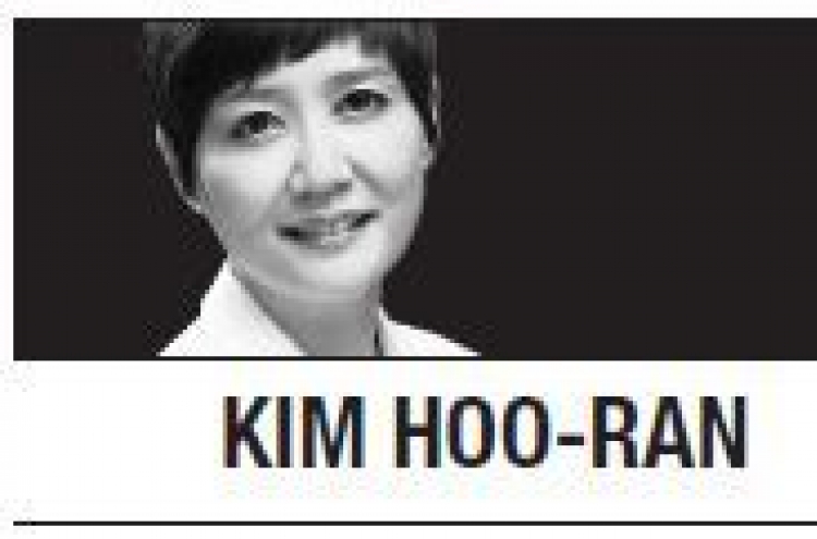 [Desk Column] Our cheerful first lady Jung-sook