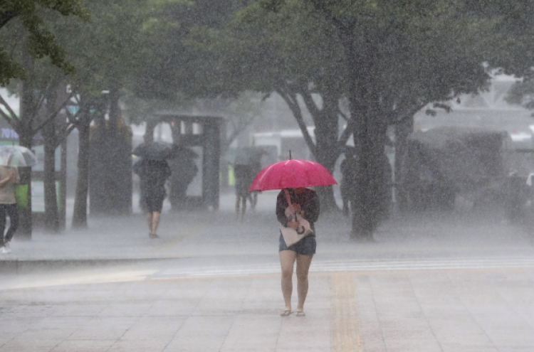 Central regions hit by torrential downpour