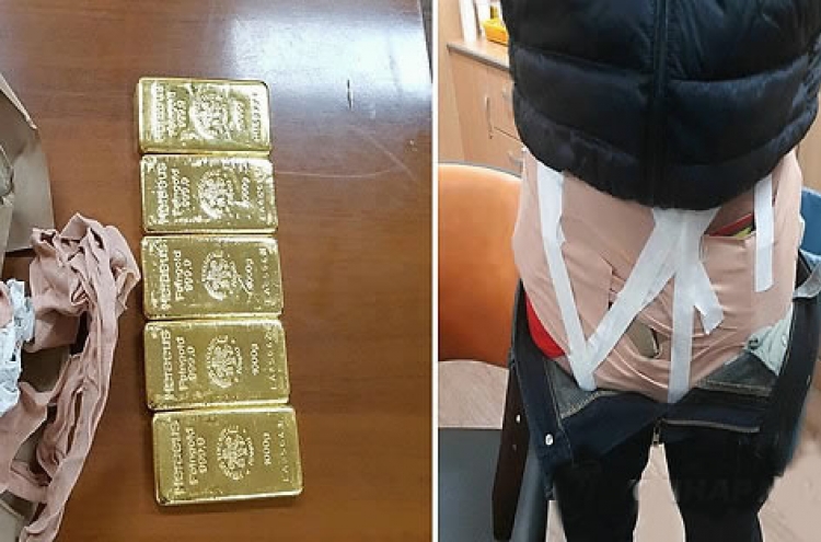 Two arrested for smuggling gold from Hong Kong via Japan