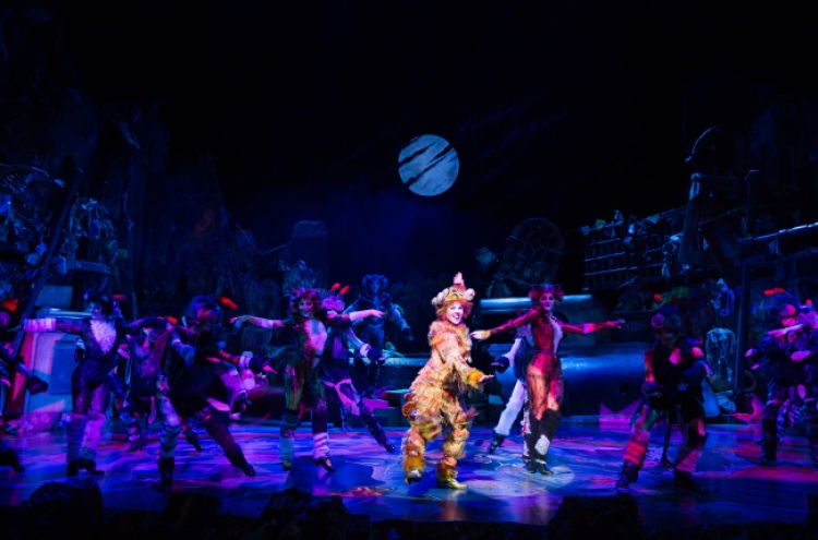 [Herald Review] Minor touch-ups, familiar formula make for major fun in 'Cats'