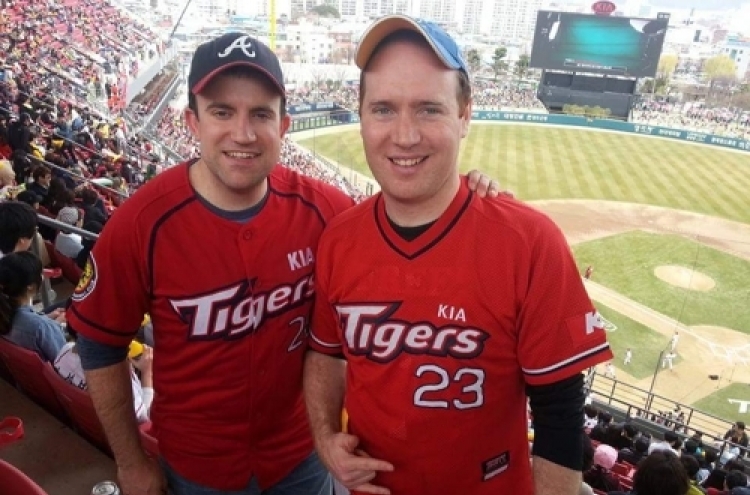 Unlikely friends 'find niche' with website, podcast on Korean baseball