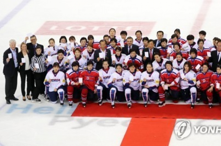 Korean hockey chief, coach tiptoe around joint Korean team controversy