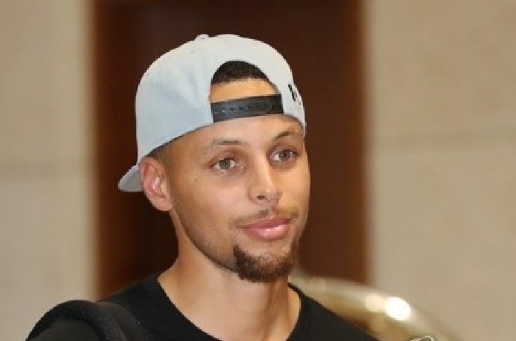 NBA star Stephen Curry arrives in Korea