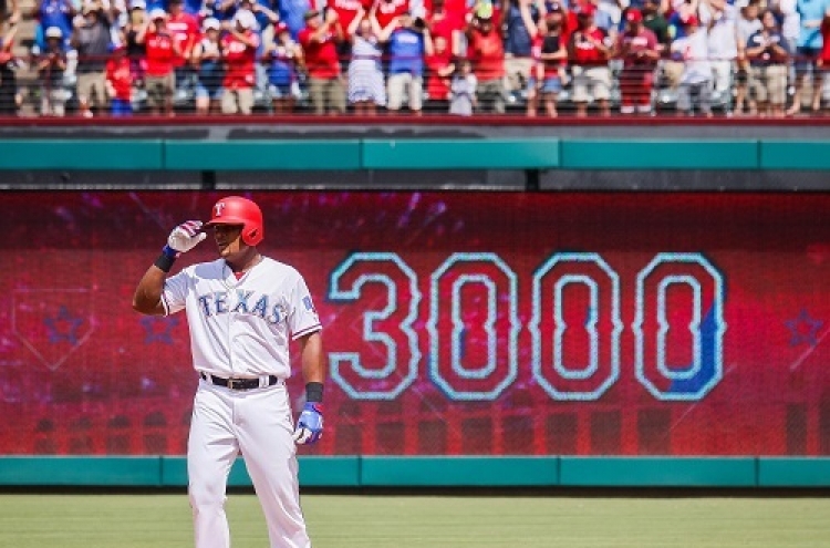 Adrian Beltre collects 3,000th hit