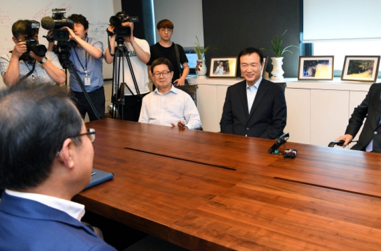 Calls grow for probe into former President Lee over NIS election-meddling scandal