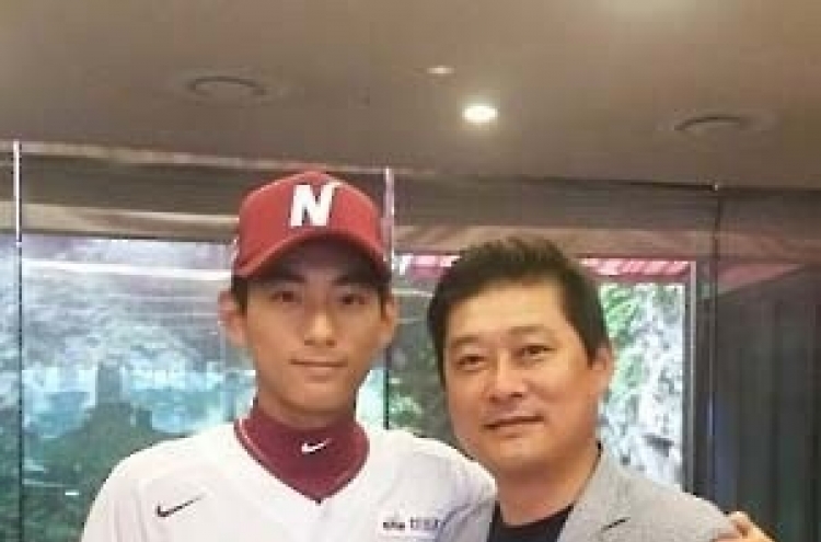 Baseball's rookie sensation eager for chance to play for father on natl. team
