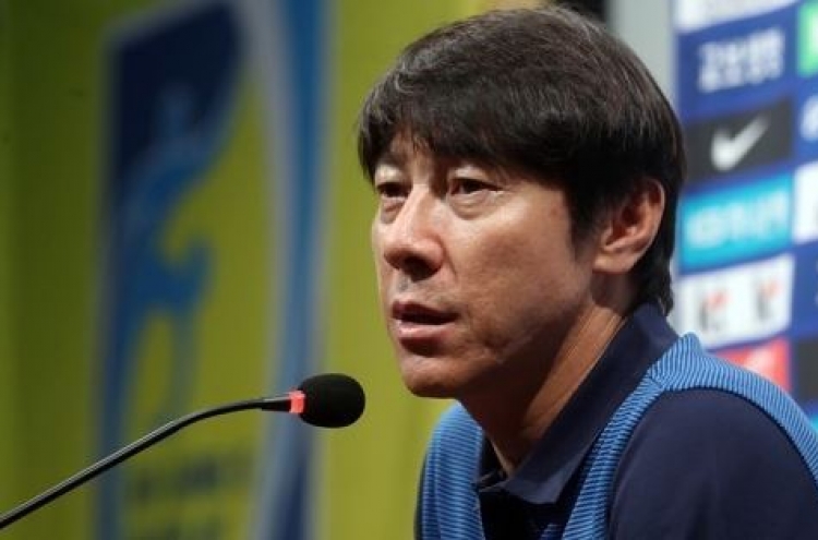 Korea football coach aims to beef up defense for World Cup qualifiers