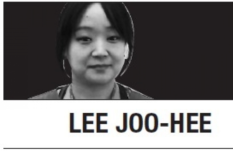 [Lee Joo-hee] Moon needs courage to be hated