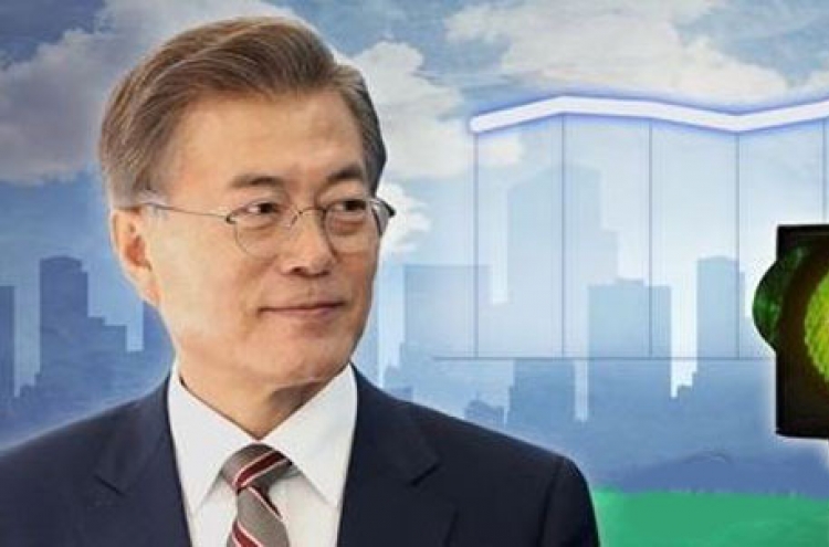 Moon's approval rating rises to 74.4%