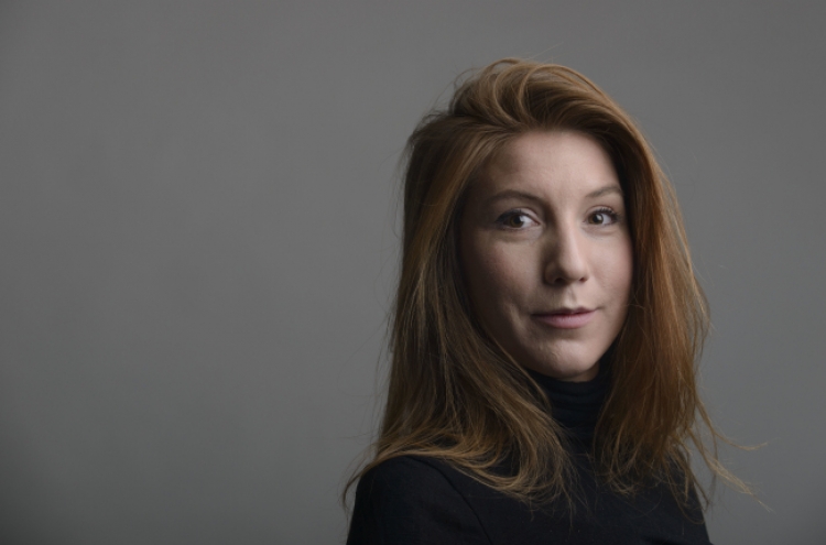 Danish police search for dead Swedish journalist's clothes