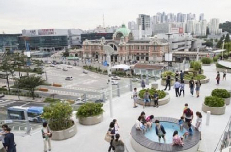 Number of visitors to overpass-turned-park tops 3 million since opening