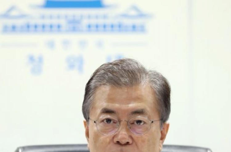 Moon's approval rating drops slightly to 73.1 percent: survey