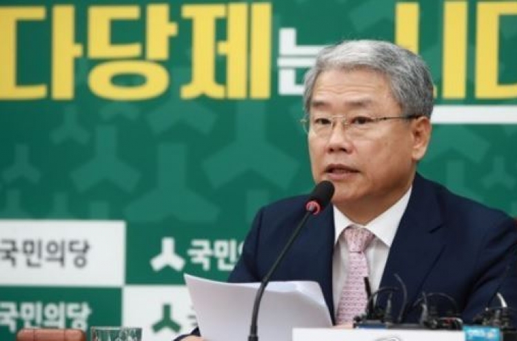 Opposition whip calls on Moon to retool foreign, security policy