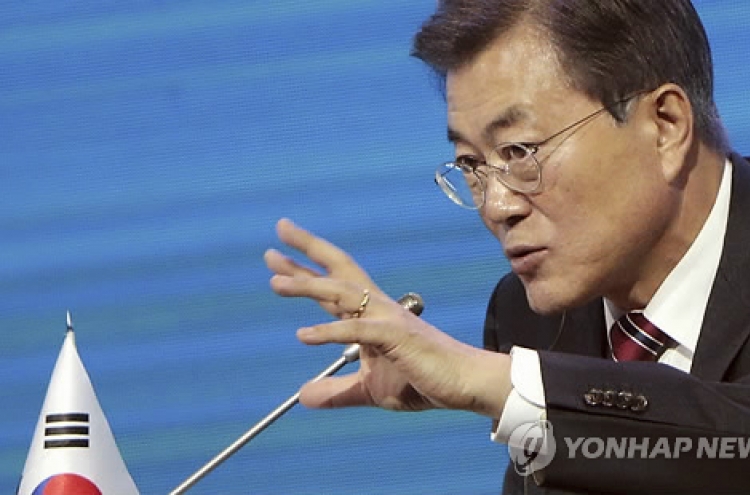 Moon's approval rating falls for 2nd straight week