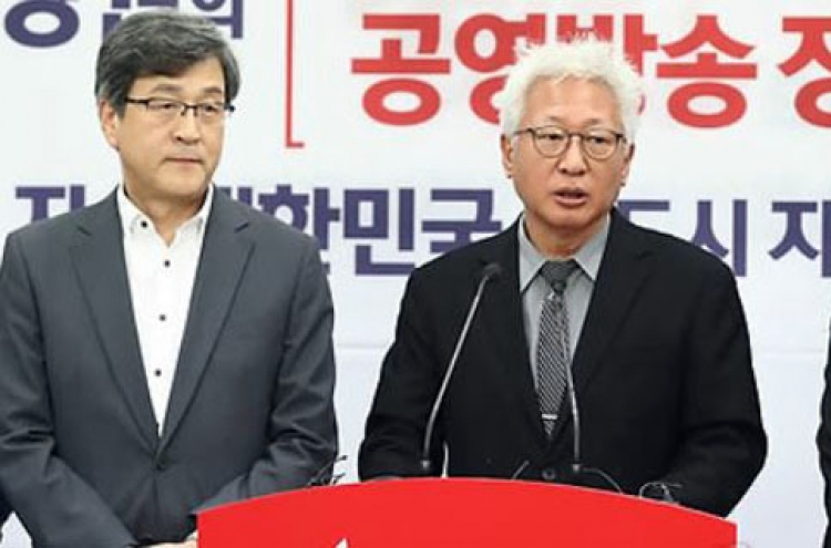Main opposition party asks corruption-tainted ex-president to leave
