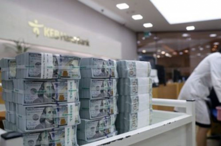 Banks' foreign currency deposits fall in August