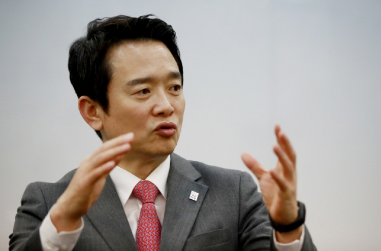 Gov. Nam Kyung-pil’s eldest son admits to drug use