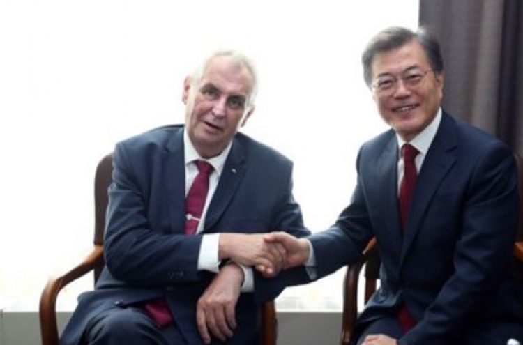 Leaders of S. Korea, Czech agree to strengthen, expand bilateral cooperation