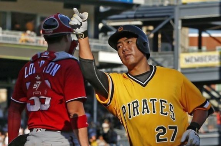 In absence, Pirates' Kang Jung-ho misses camaraderie with teammates