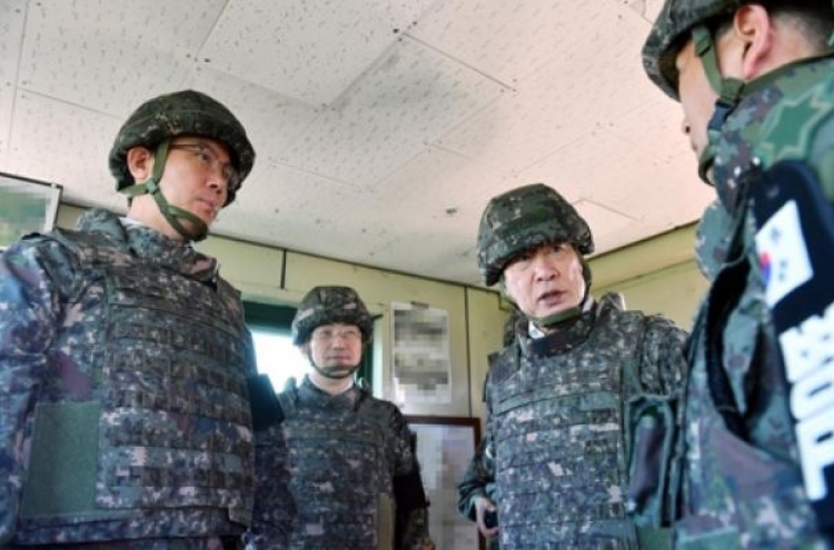 Korean defense minister visits DMZ