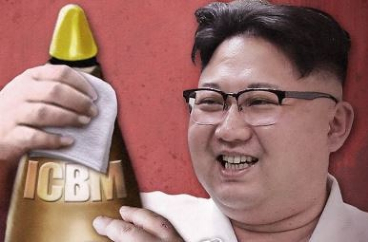 "핵장난감·핵우표·미사일빵까지"…WSJ 평양 방문기