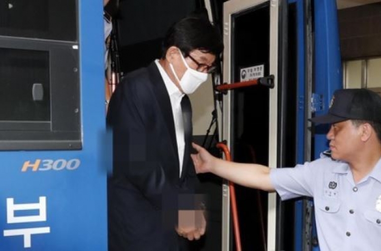 Ex-spy chief quizzed over alleged political maneuver under Lee Myung-bak govt.