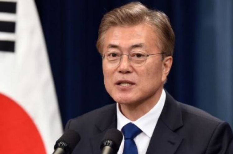 Moon's approval rating reaches five-week high on eased tension over N. Korea: poll