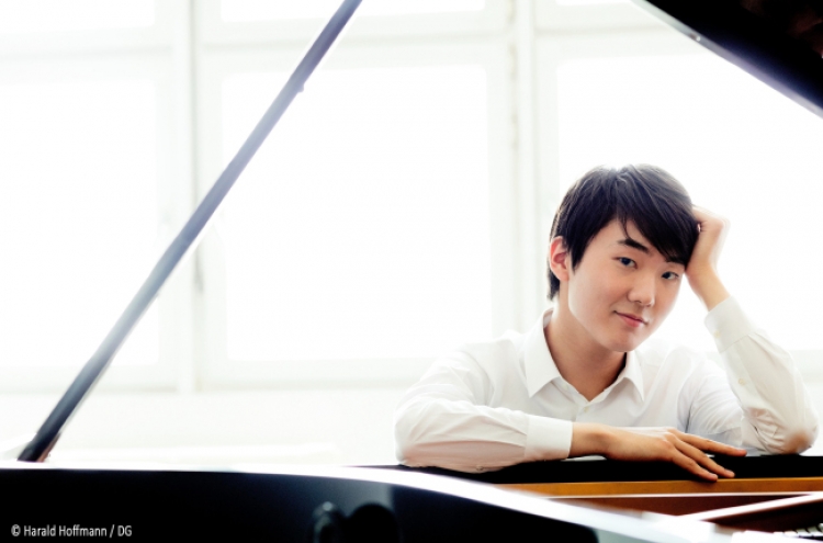 Pianist Cho Seong-jin to play with Simon Rattle and Berliner Philharmoniker