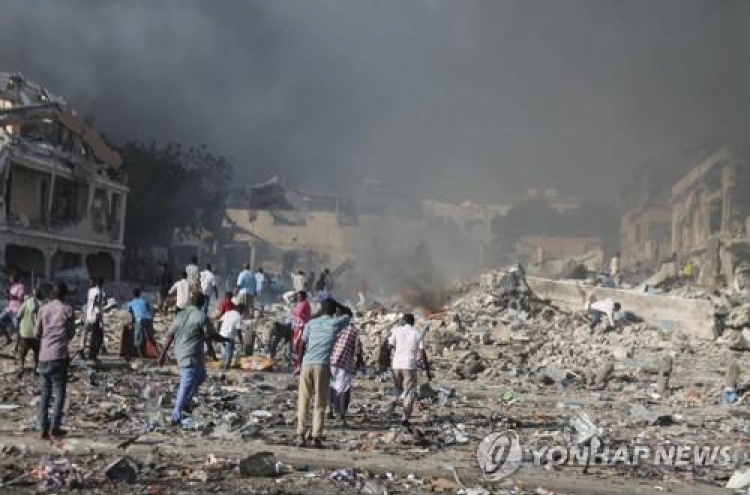 소말리아 수도서 최악의 연쇄 폭탄 테러…"최소 231명 사망"