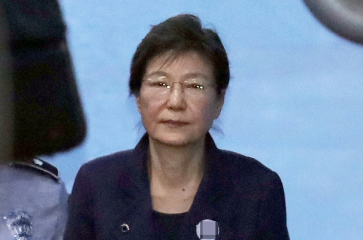 Park calls trial ‘political vendetta,’ attorneys resign en masse
