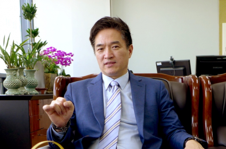 [Herald Interview] Peering into Korean society with sociological imagination